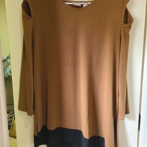 Chicos Size 2 Brown Cold Shoulder Shirt with Black Accents